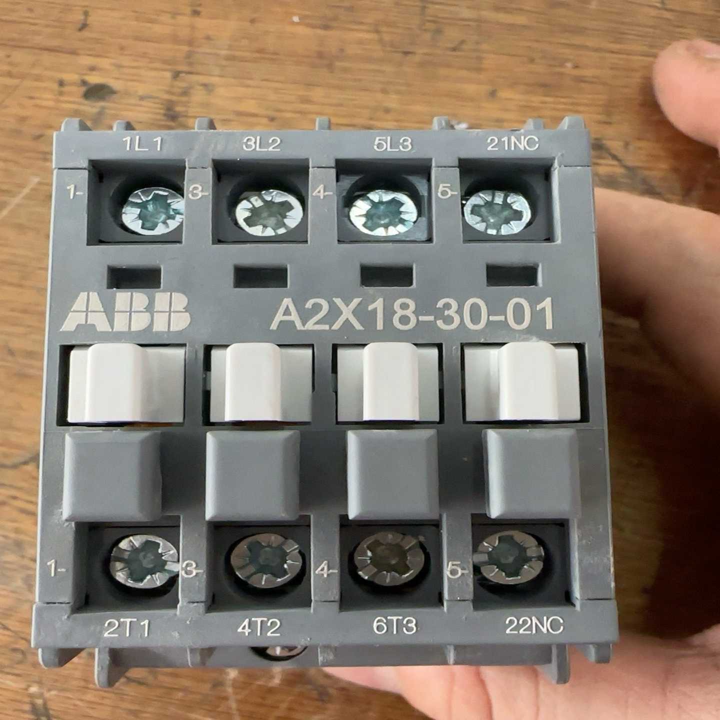 ABB接触器A2X18-30-01-25 6个~询价