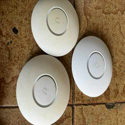 （霸霸电子）ubnt nano hd 主机  成色如图 有2个有点黄