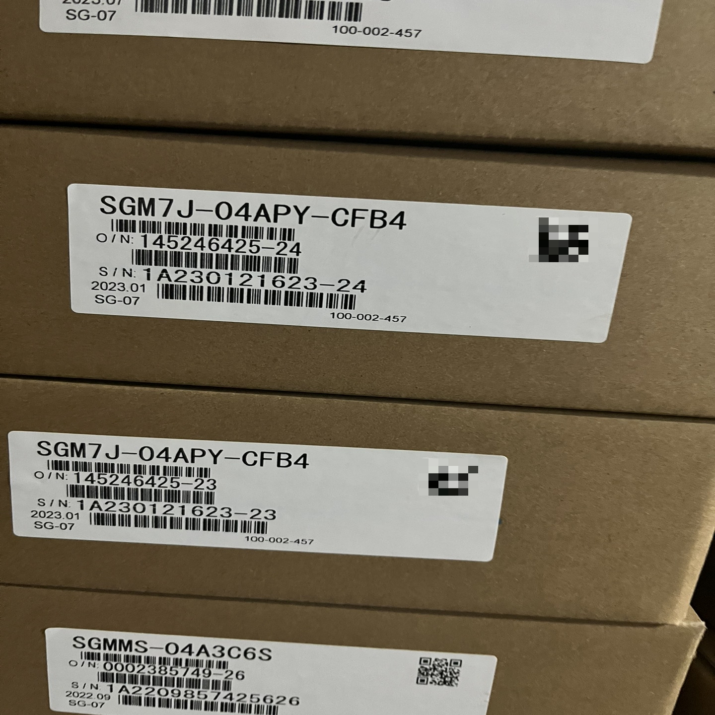 伺服电机，型号SGM7J-04APY-CFB4，库存现货。有--议价商品