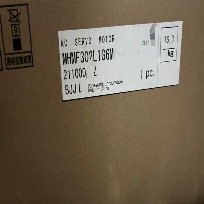 议价松下伺服驱动器电机，型号MHMF302L1G6M，实物拍摄，