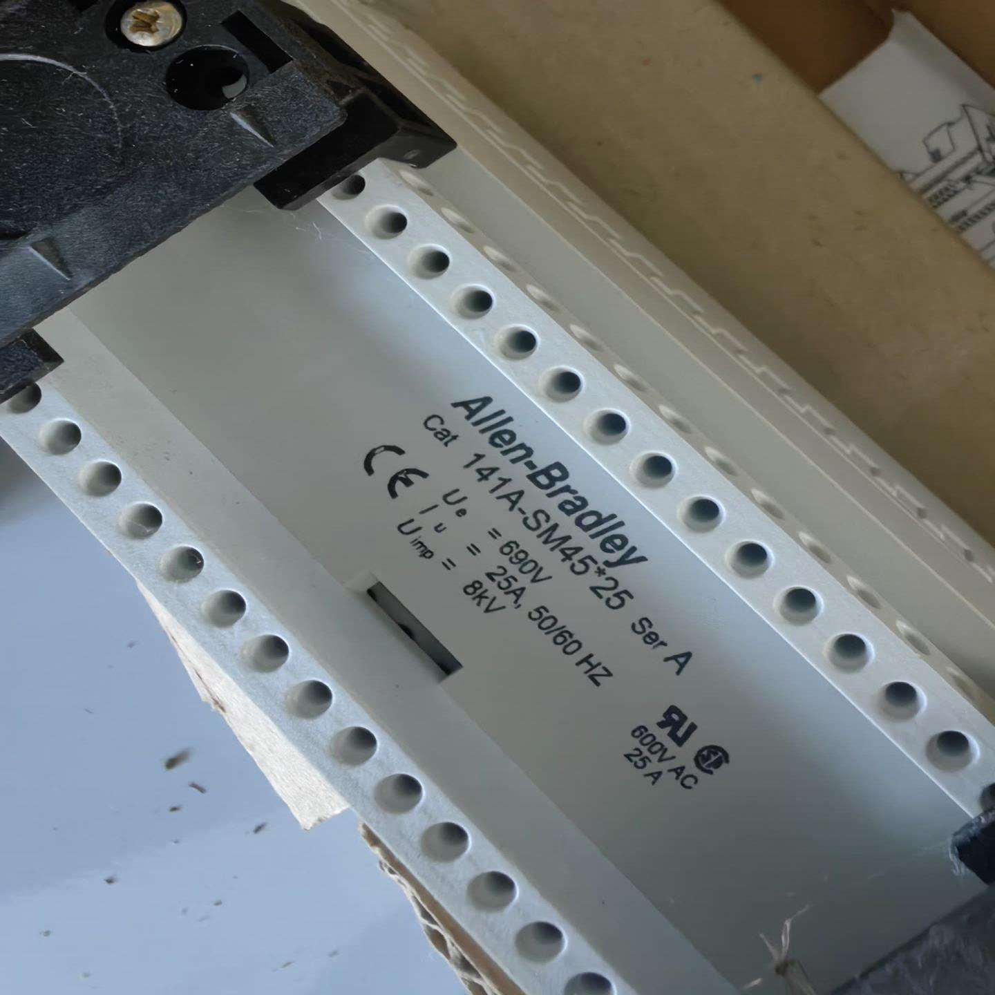 AB罗克韦尔141A-SM45RS25母线转换器 母线连~询价
