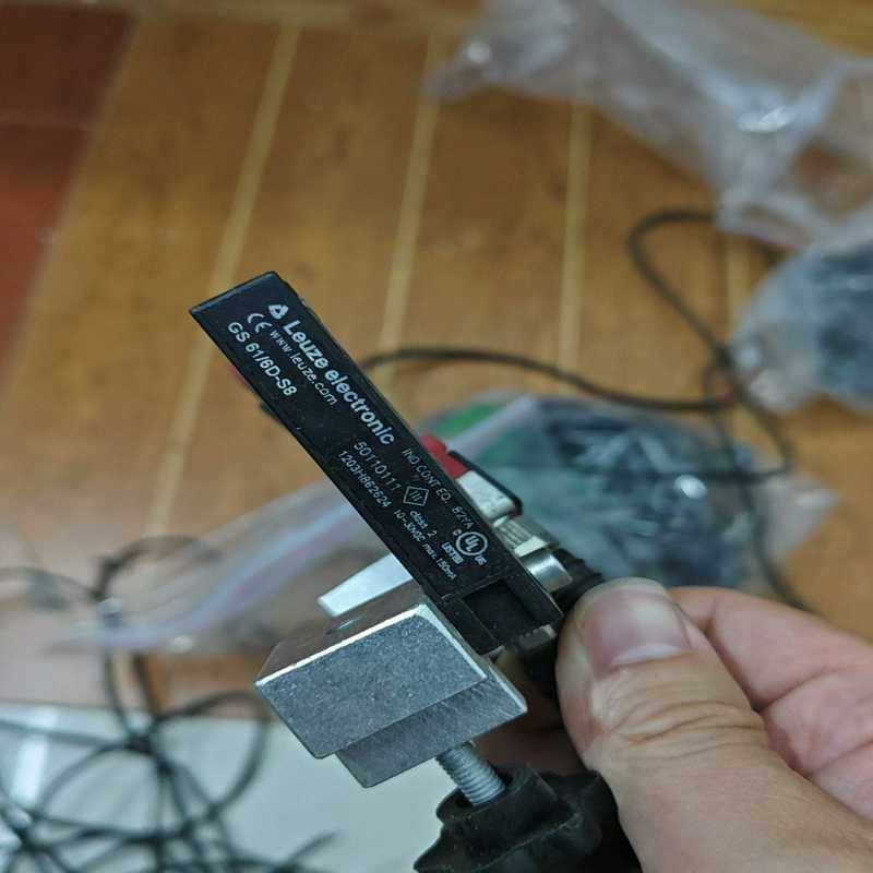 德国LEUEZ槽形标签检测传感器如图实GS 61/6D-S8【鑫鑫商铺】