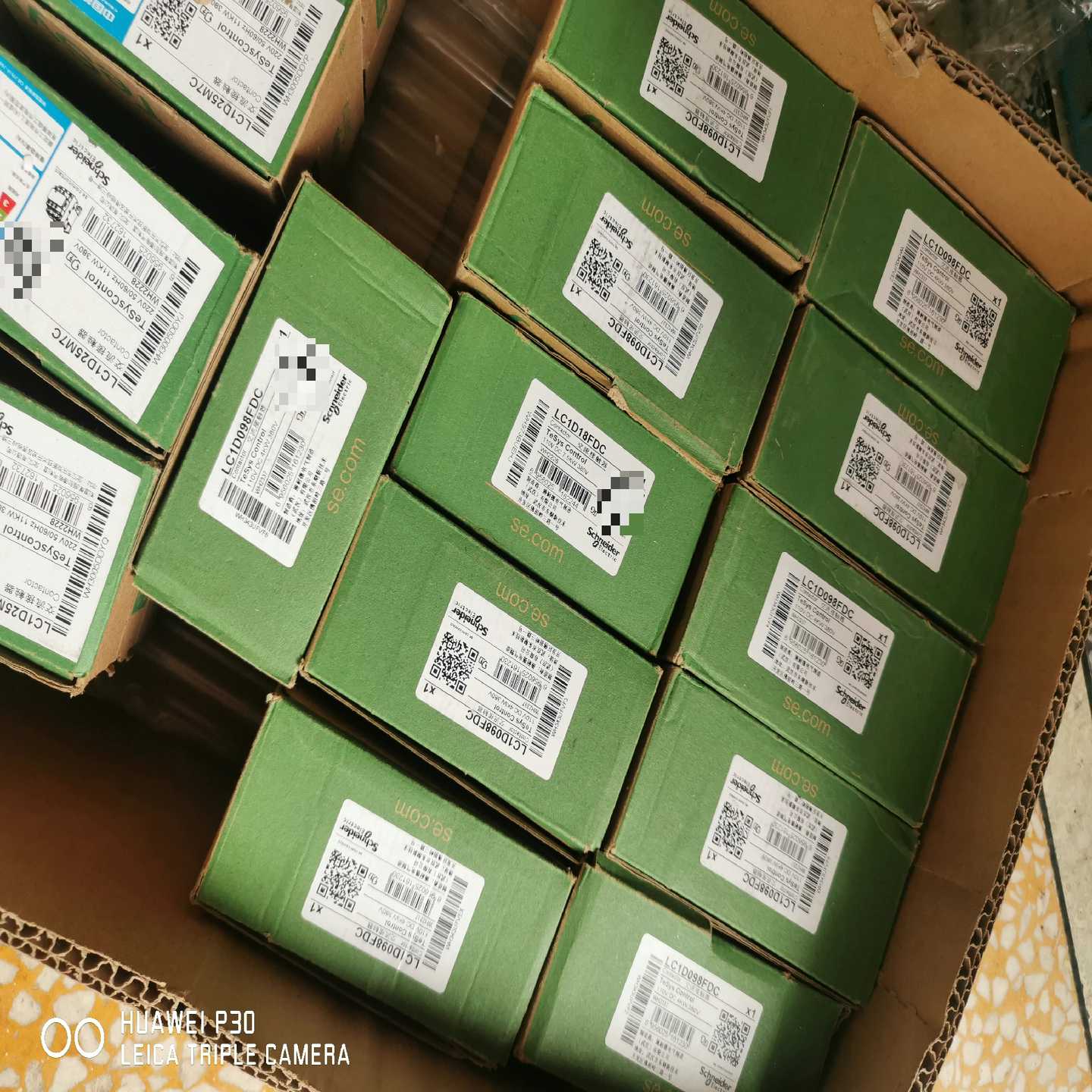 施耐德直流接触器LC1D098FDC  110V，新拍前询价
