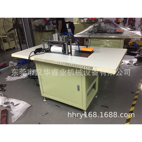 KN95口罩打片机 压面滚花成型机 KN95折叠口罩出片机半自动口罩机