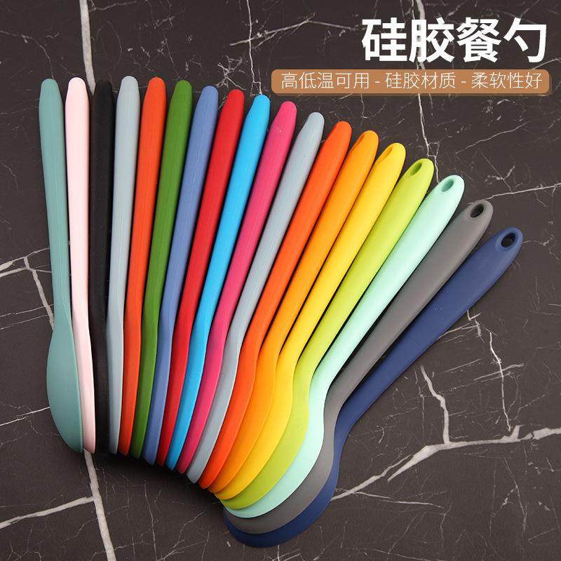 硅胶餐勺大号密更 厨房烹饪工具汤勺 家用一体式实色硅胶勺子现货