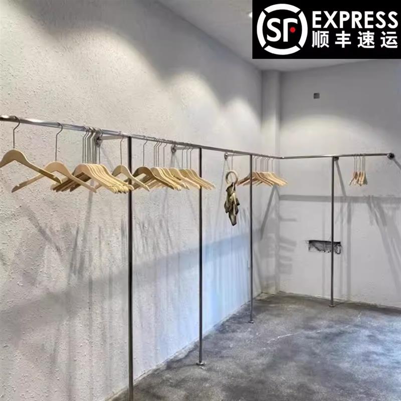 服装店墙上展示挂衣架不锈钢拉丝银女装店货架专用上墙落地服装架