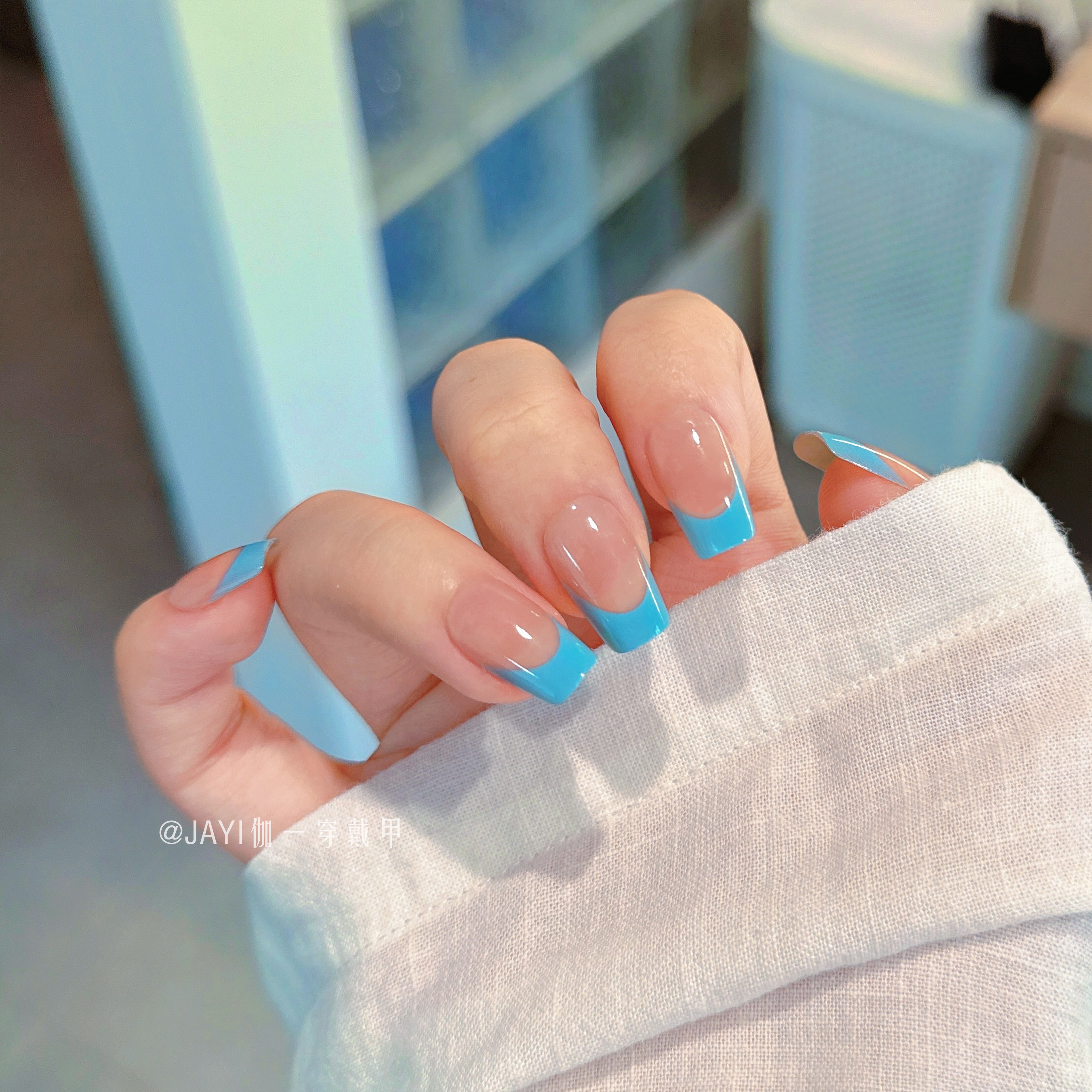 短款小清新蓝法式穿戴甲