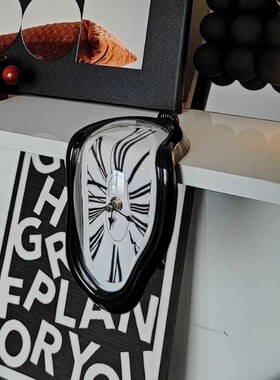 【新家的一百个快递】扭曲时钟桌面摆件家居装饰品玄关办公桌摆件