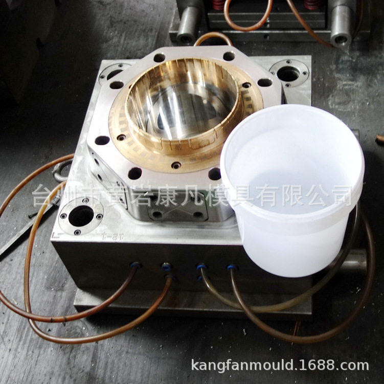 10-18L油桶防冻液桶模具设计