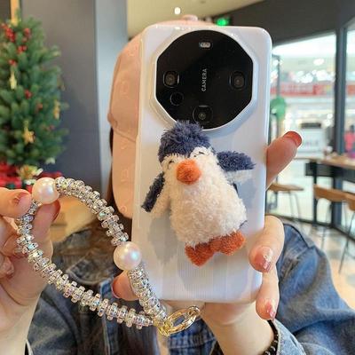 原装正品可爱毛绒企鹅支架珍珠手链适用华为Mate60RS凡大师手机壳镜头全包秒变50保时捷40腕带挂绳30EPro创意