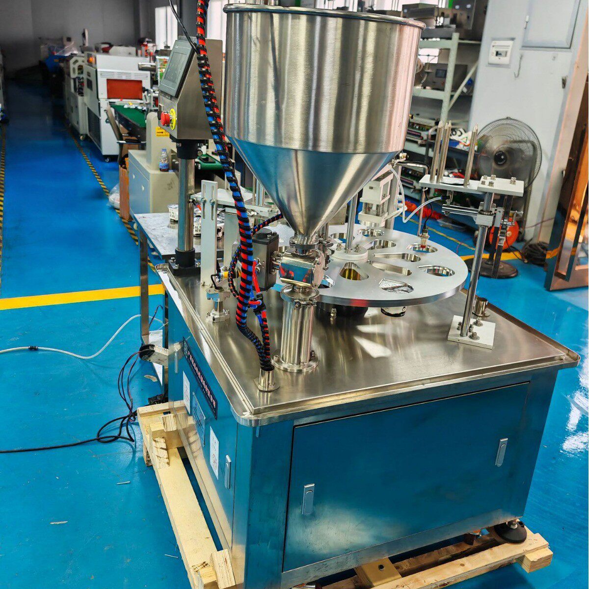 酸奶灌装封口机 转盘式灌装封口机 液体 膏体转盘式灌装封口机