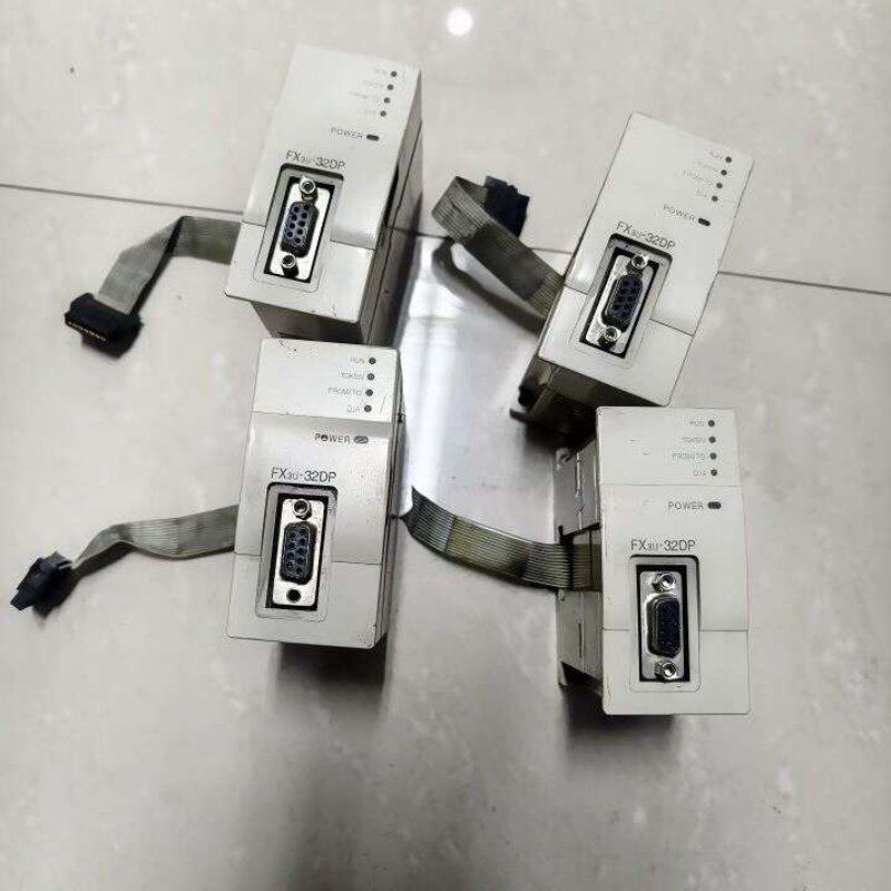 议价三菱FX3U-32DP实物图,一共四个,有一个排线插头剪可维修