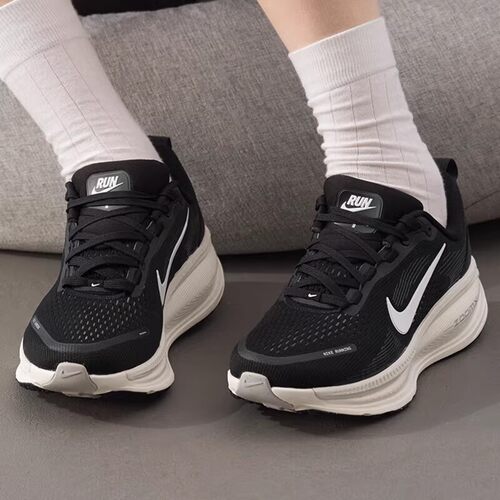 滔搏NIKE耐克女鞋VOMERO 18运动休闲训练公路跑步鞋HM6804-005