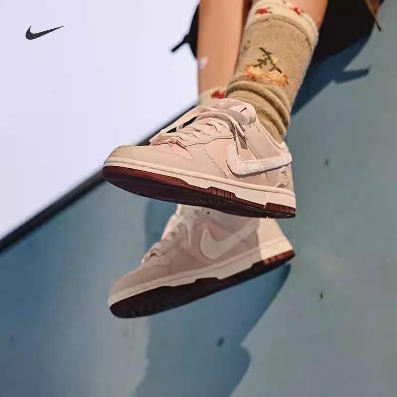 �ϲ�NIKE�Ϳ�ŮЬDUNK LOW��ɫ�Ͱﾭ��ʱ���˶�����ЬIQ1145-610