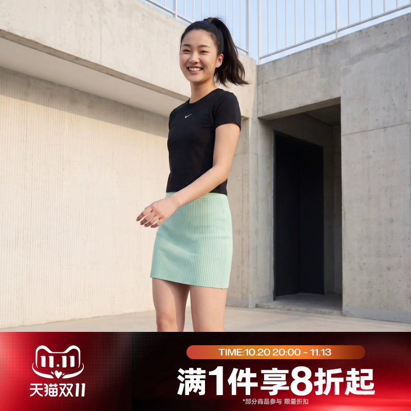 滔搏NIKE耐克女子刺绣LOGO圆领运动休闲短袖T恤FV5509-010