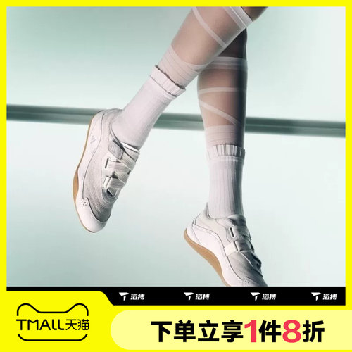 滔搏adidas阿迪达斯女鞋时尚简约户外运动休闲鞋JS0151