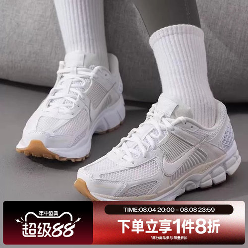 滔搏NIKE耐克女鞋ZOOM VOMERO 5复古百搭运动休闲鞋FJ2028-104