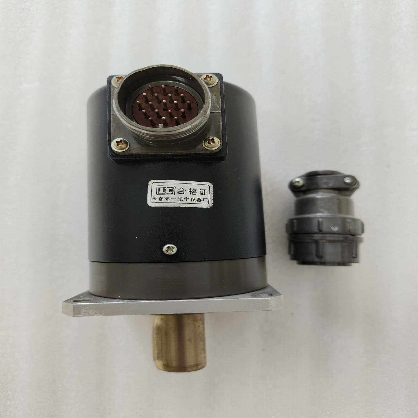 议~长春第一光学仪器厂生产的编码器LF-25BM-C24E  全