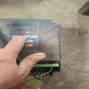 X01 变频器 VF200A 议价 V100A5