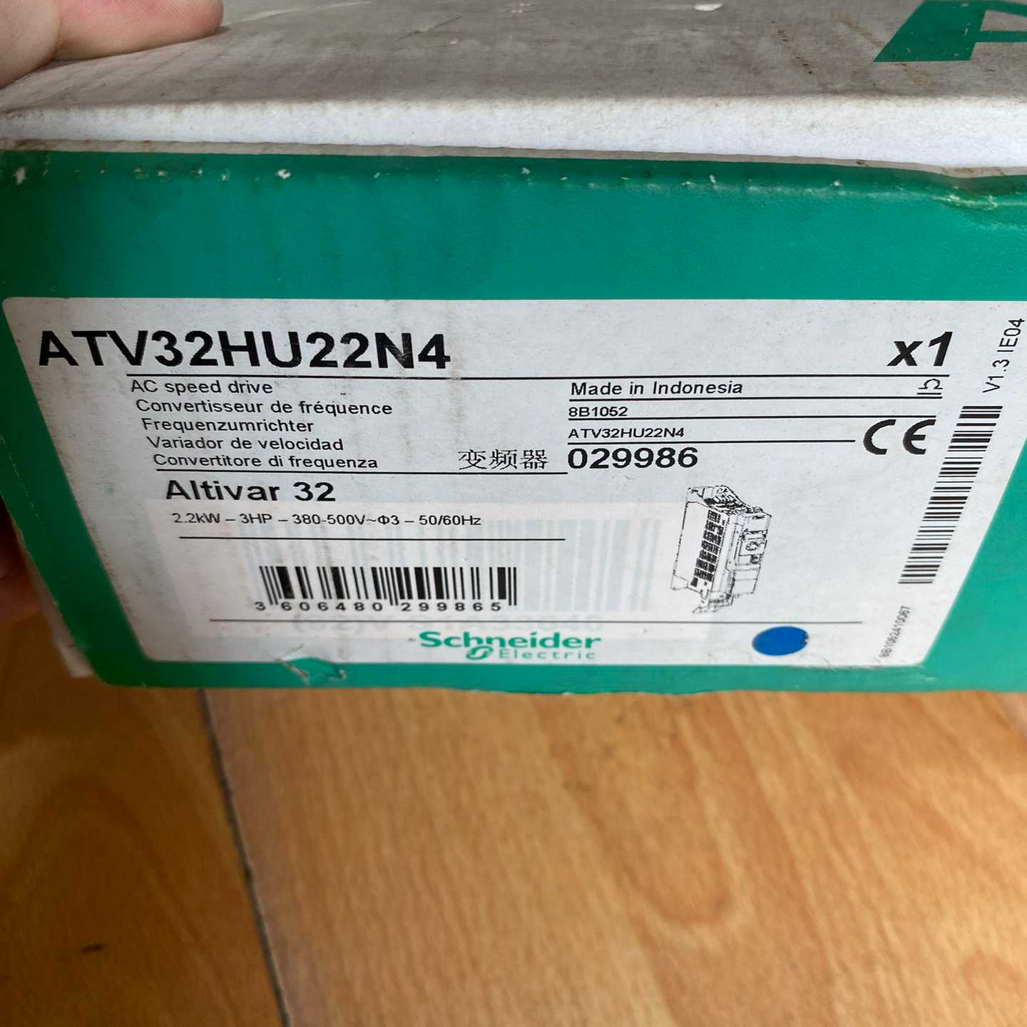 询价~变频器ATV32HU22N4库存，放久了包装旧