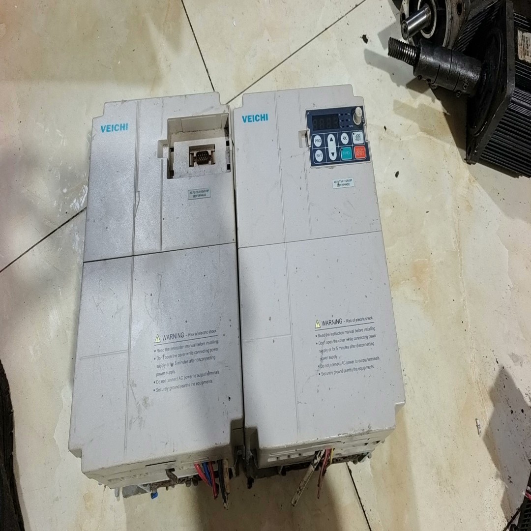 伟创变频器AC70-11KW成色一般,功能完好,螺丝有点锈了【鑫
