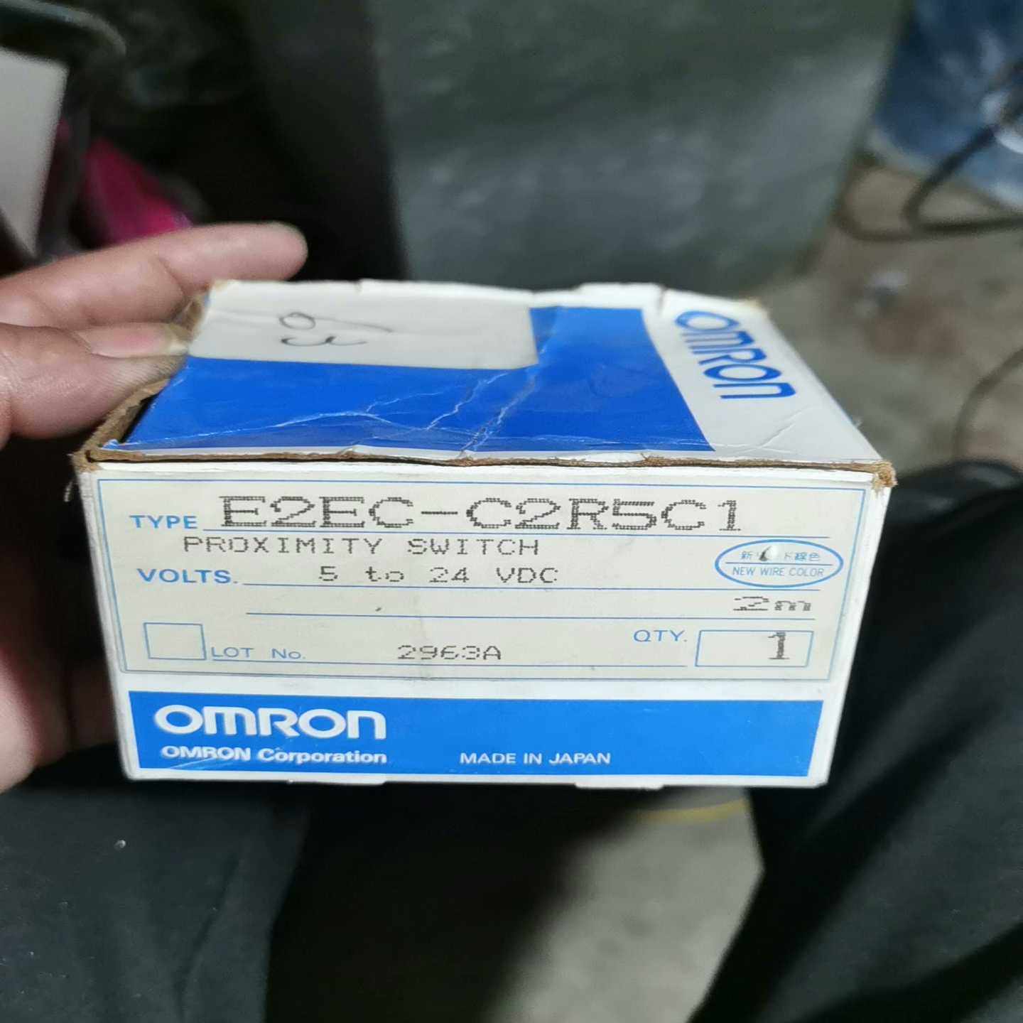 放大器中继接近传感器 接近开关 E2EC-CR5C1{议价}