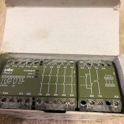 PILZ PNOZ 3 24V 474894安全继电器（佳毅工控）