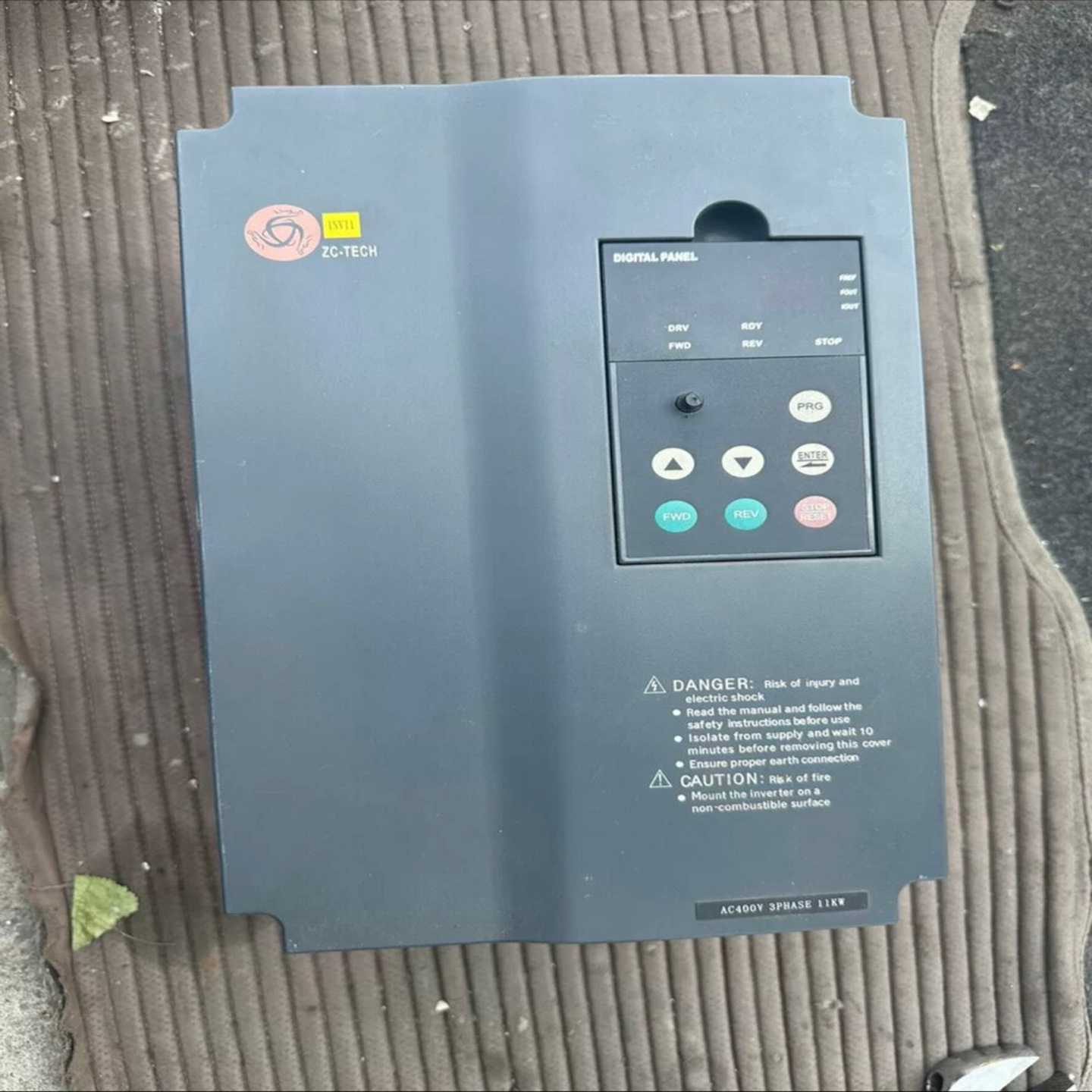 众辰变频器原装拆机HLC11FS-3，11千瓦变频器。380--议价商品