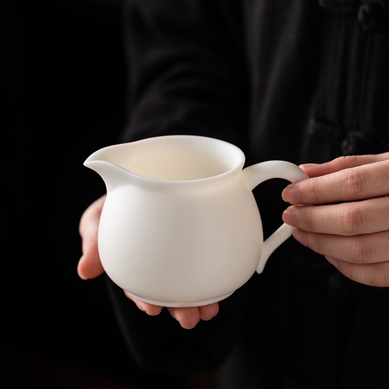羊脂玉手柄公道杯哑光素烧陶瓷分茶器白瓷茶海茶具茶漏公杯套装