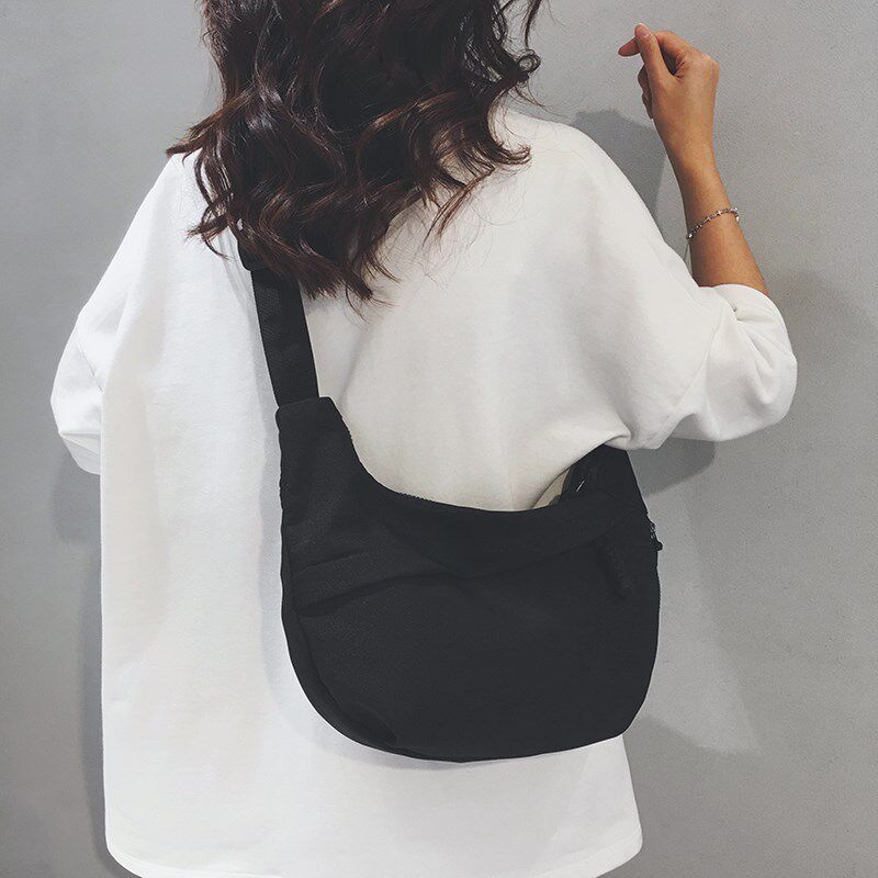 红色帆布包女2025新款上班通勤斜挎包休闲运动旅游骑行单肩饺子包