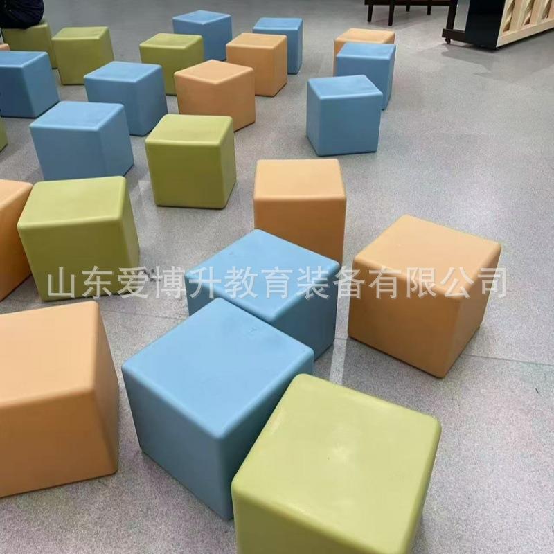 学校音乐教室塑料凳口才班凳滚塑一体正方形音乐凳三面塑料凳子