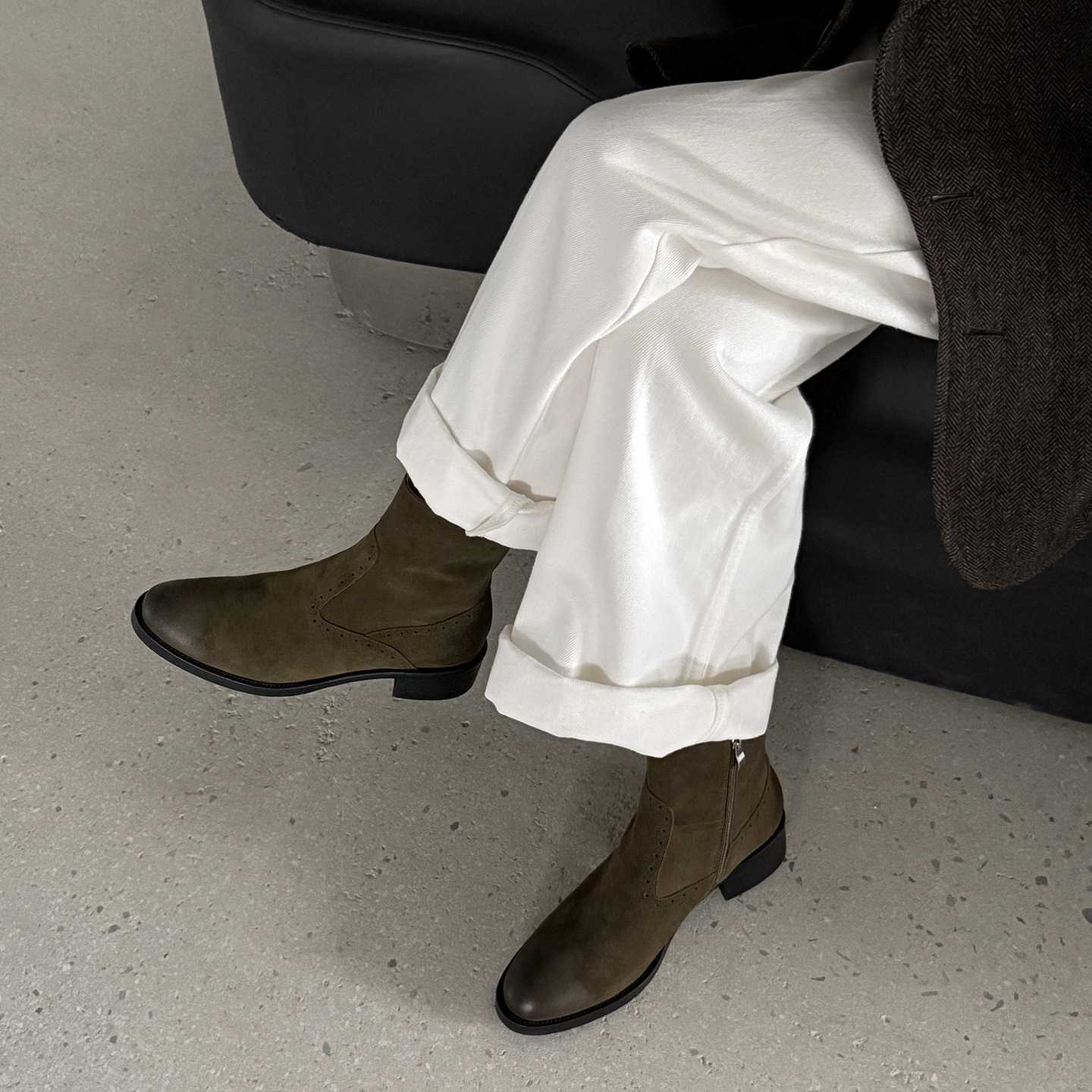 女士擦色英伦风时尚2025秋冬粗跟圆头低跟短筒短靴子独特切尔西靴