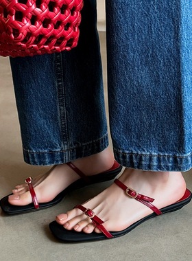 方头露趾一字带拖鞋女红色夏季百搭仙女风平底配裙子小坡跟凉鞋女