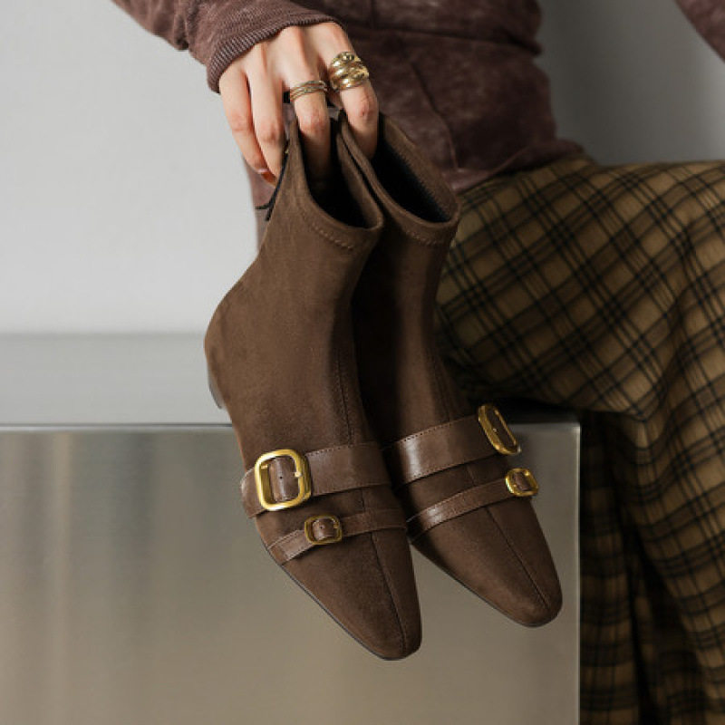 女士皮带扣个性洋气2025年新款方头粗跟低跟短筒短靴子柔软时装靴