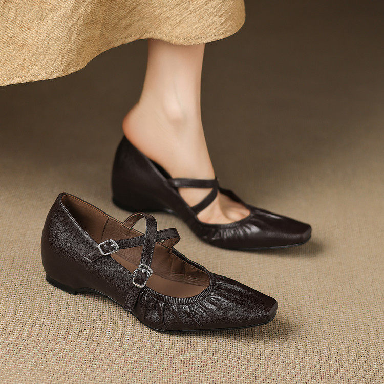 法式褶皱交叉扣带平底鞋女坡跟甜美简约气质单鞋女配裙子