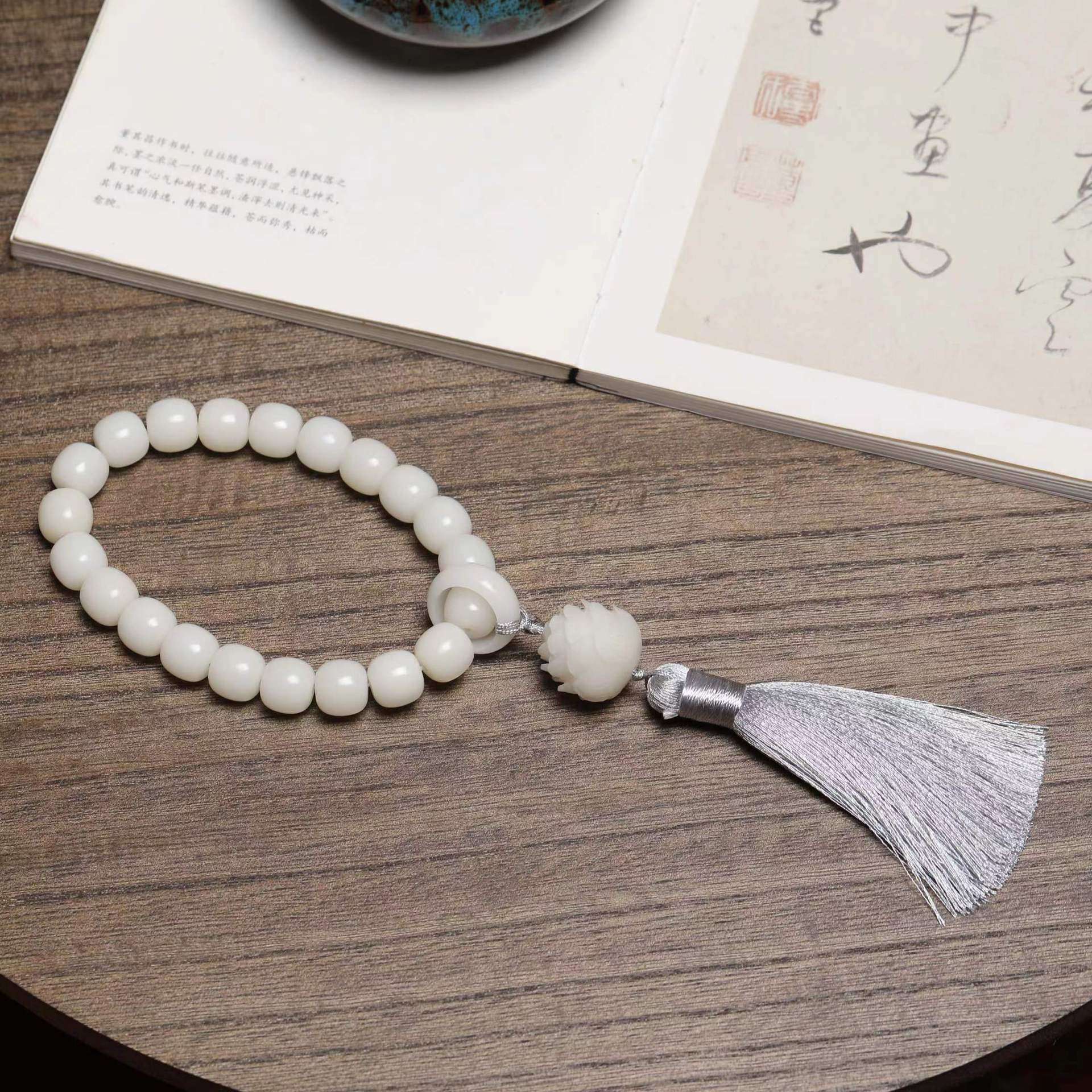 厂家 海南白玉菩提桶珠搭配莲花流苏男女单圈手串菩提手持文玩