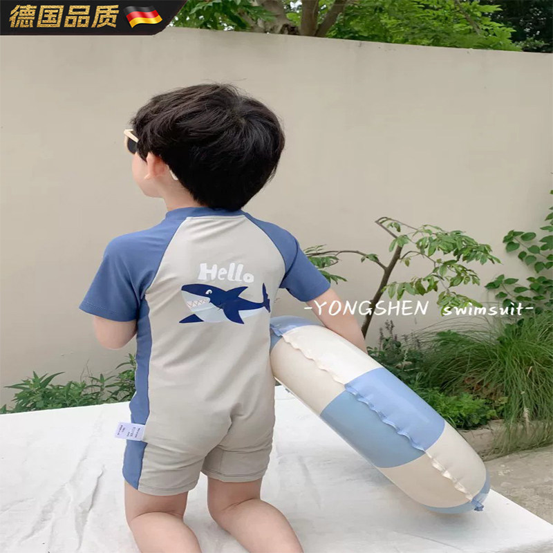 连体短袖泳衣男童夏季可爱鲨鱼儿童防晒速干中小童海边度假套装