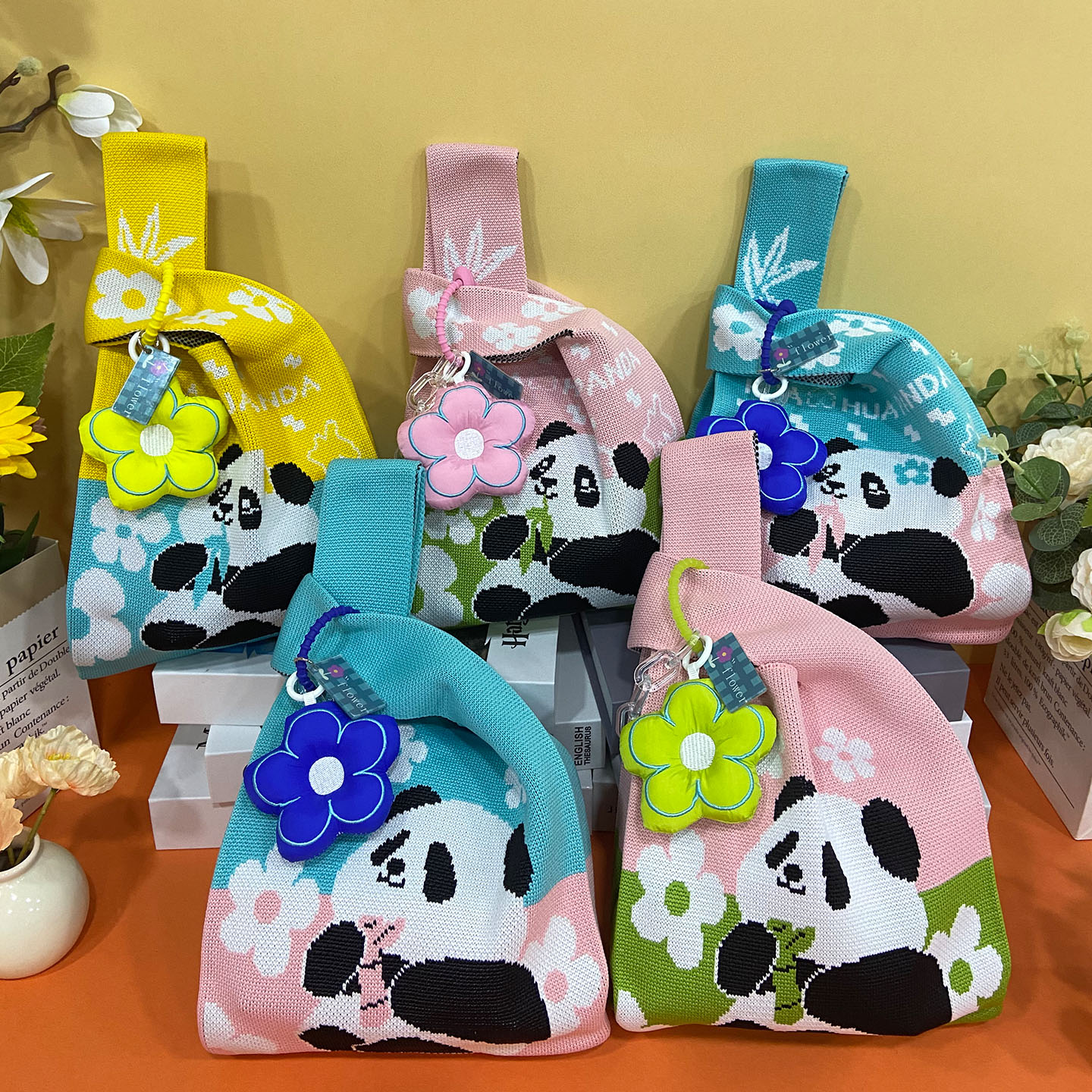 成都宽窄巷子熊猫针织周边伴手礼