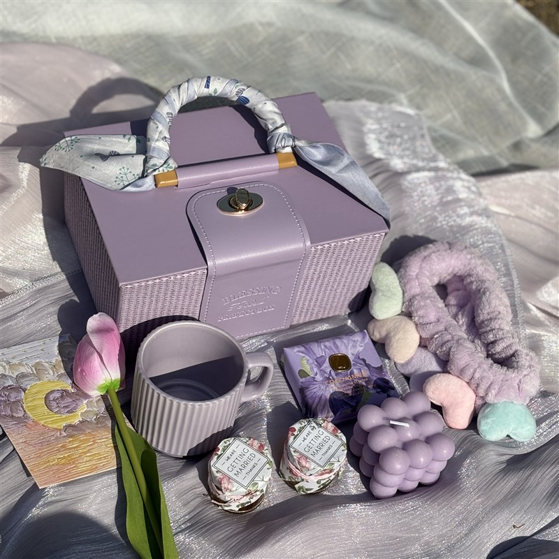 结婚伴娘伴手礼女实用婚礼新娘小众高级J紫色手提礼盒送姐妹礼物
