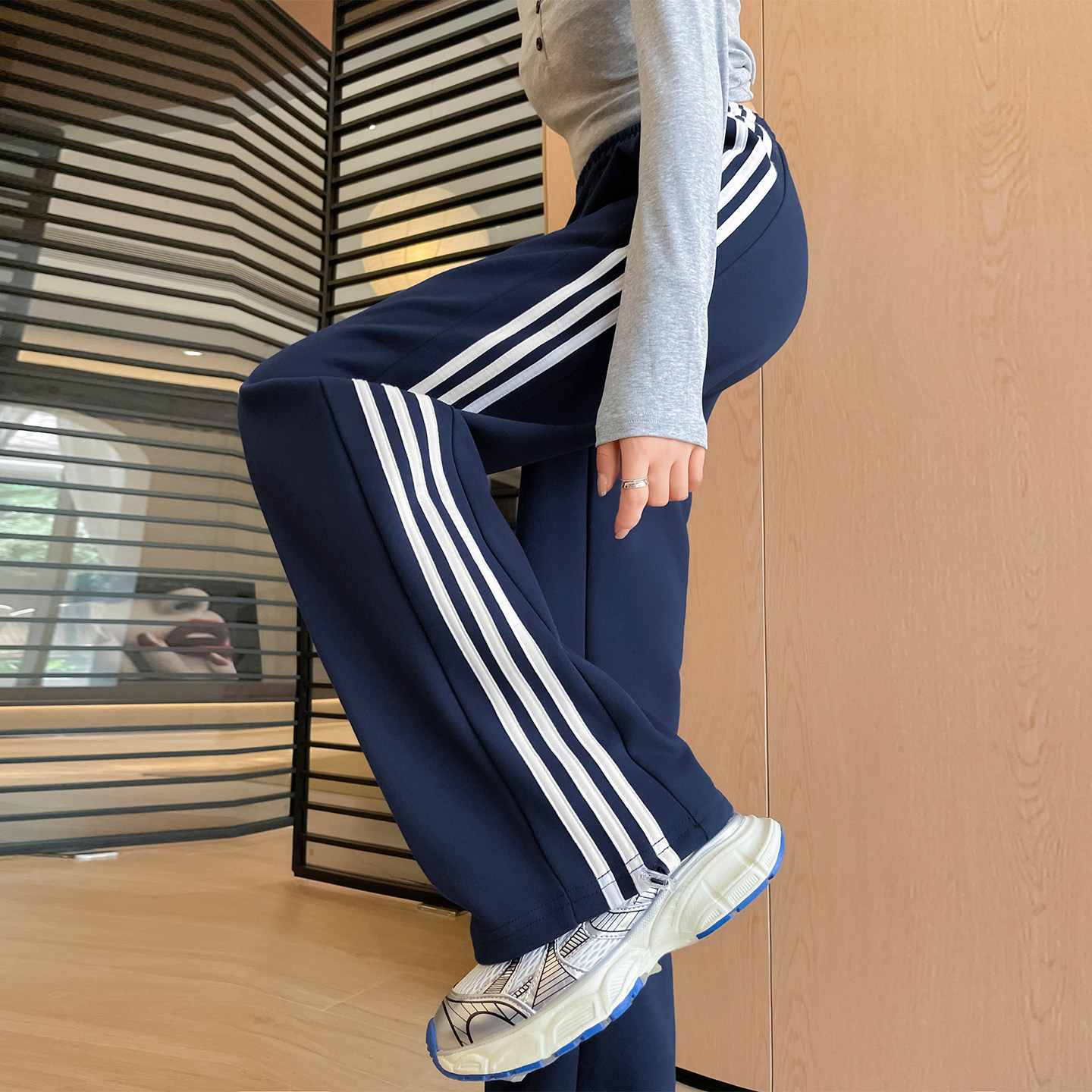 藏青色条纹卫裤女2026秋冬新款加绒加厚高腰抽绳美式休闲运动裤子,女装/女士精品,休闲裤,淘宝优惠券,粉丝福利购,淘宝优惠卷