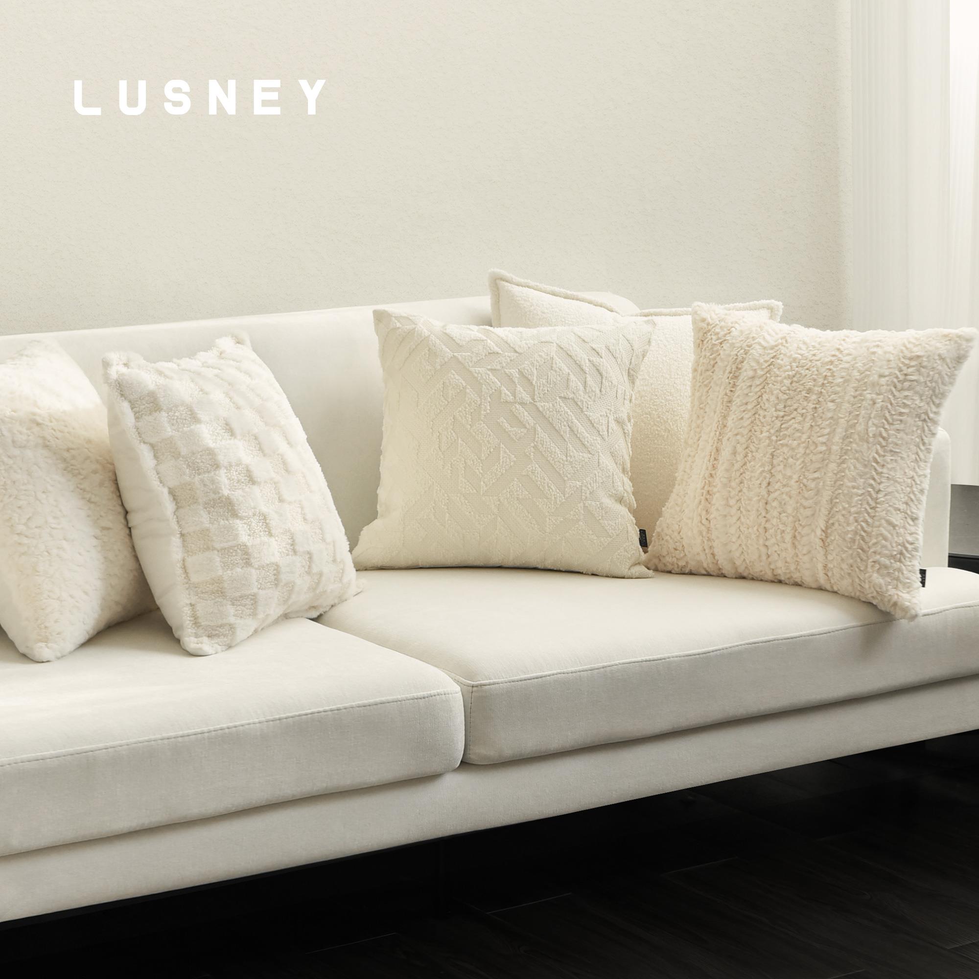 白色系列高档沙发抱枕套白色格纹羊绒靠枕样板间米色靠垫不含芯