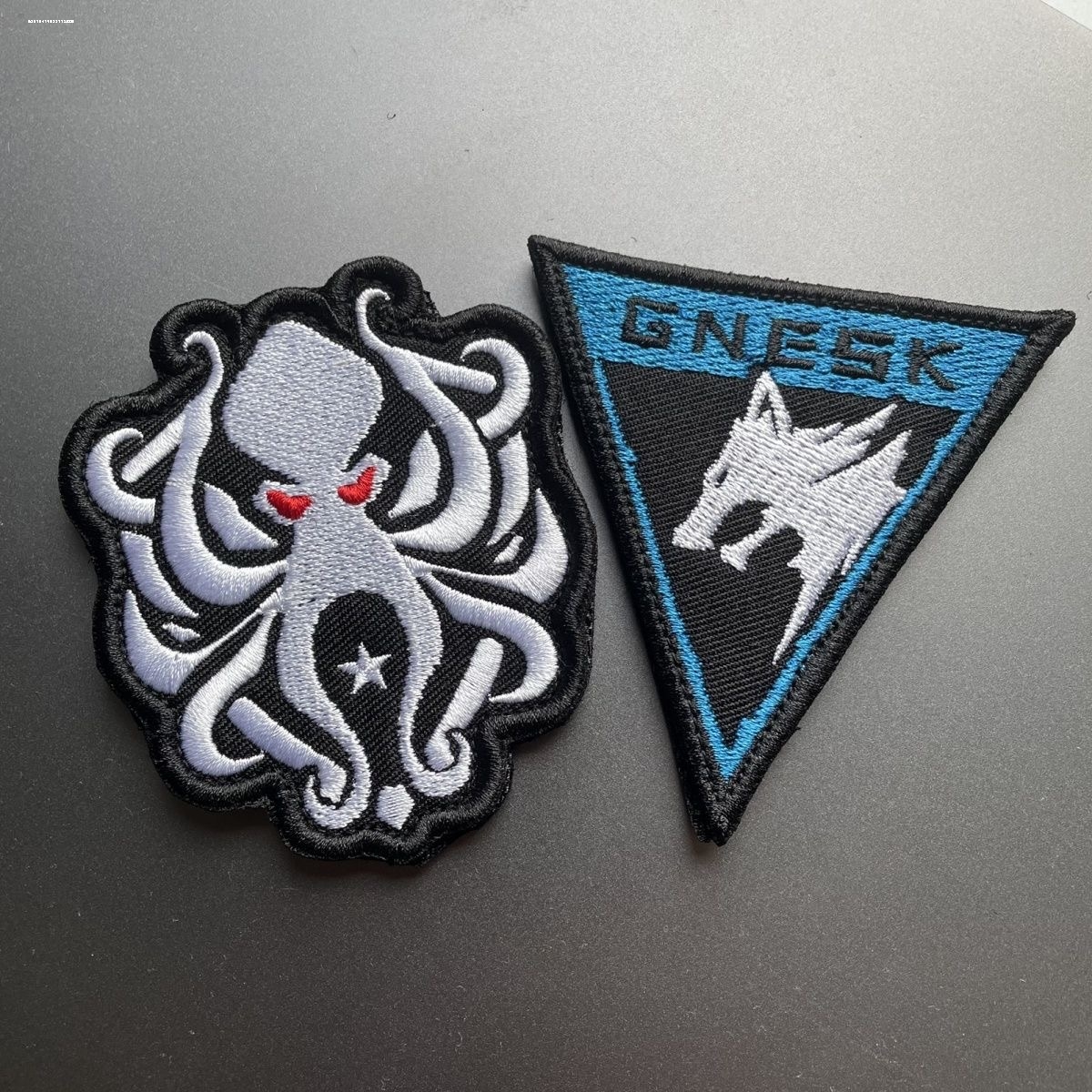 暗区突围士气章战术徽章安全帽贴白狼连队魔术贴徽章黑金国际臂章