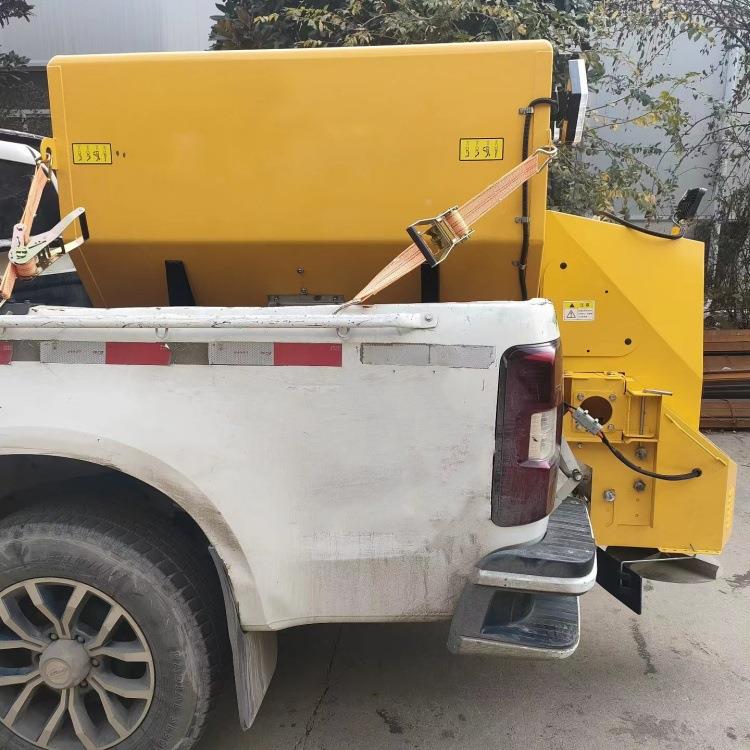 高除公路车载式融雪剂撒布1111立方道速路雪融冰机设备融雪撒盐机