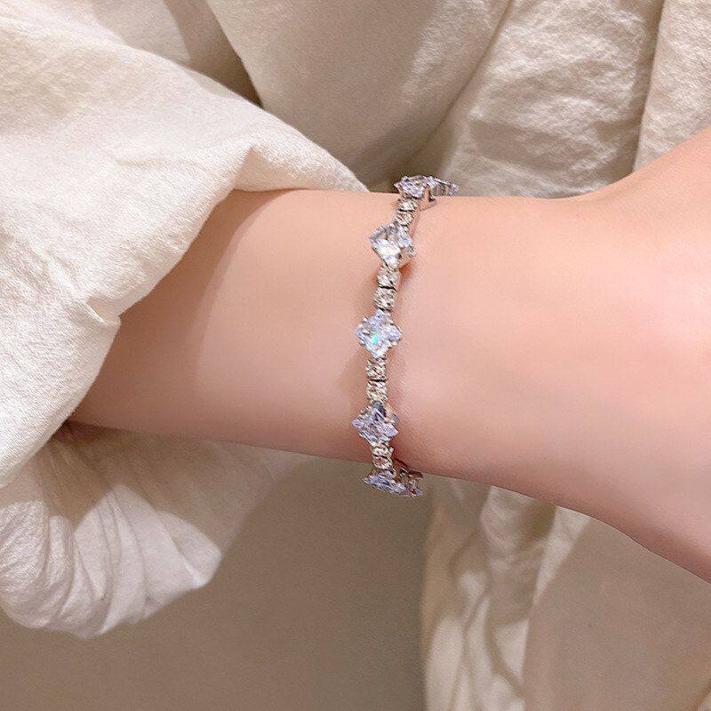 手链手饰新款轻奢小众锆石精致手镯气质年超闪高级感手环2024法式