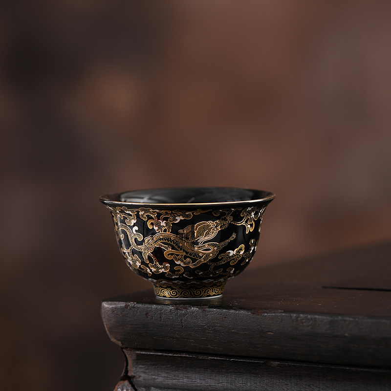 珐琅彩乌金釉龙纹压手杯主人杯