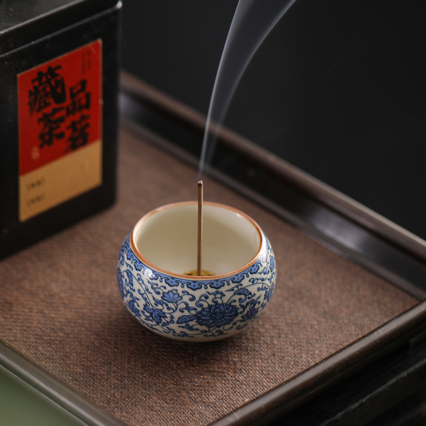 汝窑青花缠枝莲立式线香炉