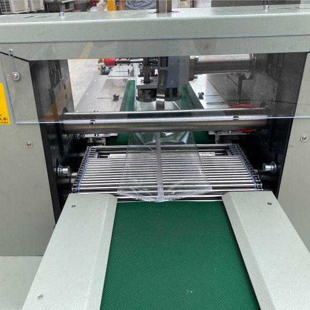 功勇雄动装多能冰块打包机枕式包机全YX-350X自挤泥机水晶泥包装