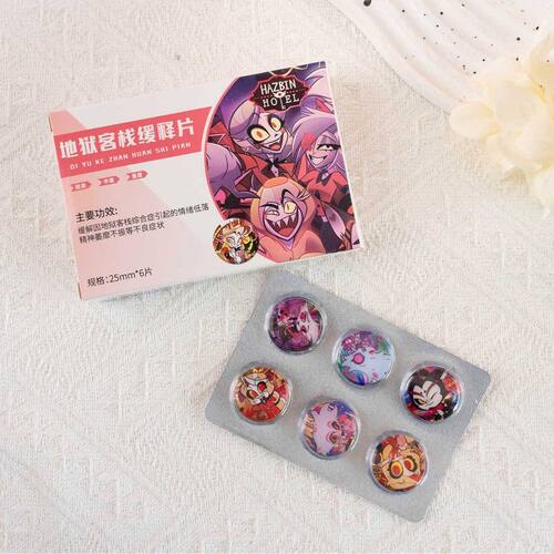 地狱客栈药片吧唧盲盒周边25mm迷你胶囊小鼻嘎吧唧豆徽章谷子盲抽