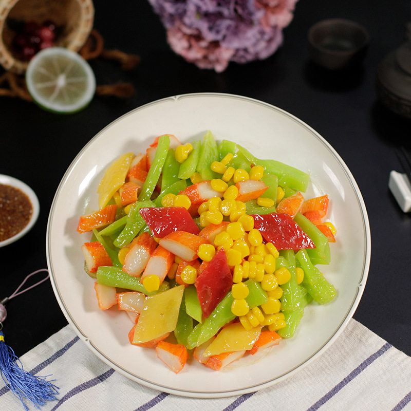 深圳源厂家定制加工仿真中餐蟹棒炒香芹玉米粒假塑料菜食品模型