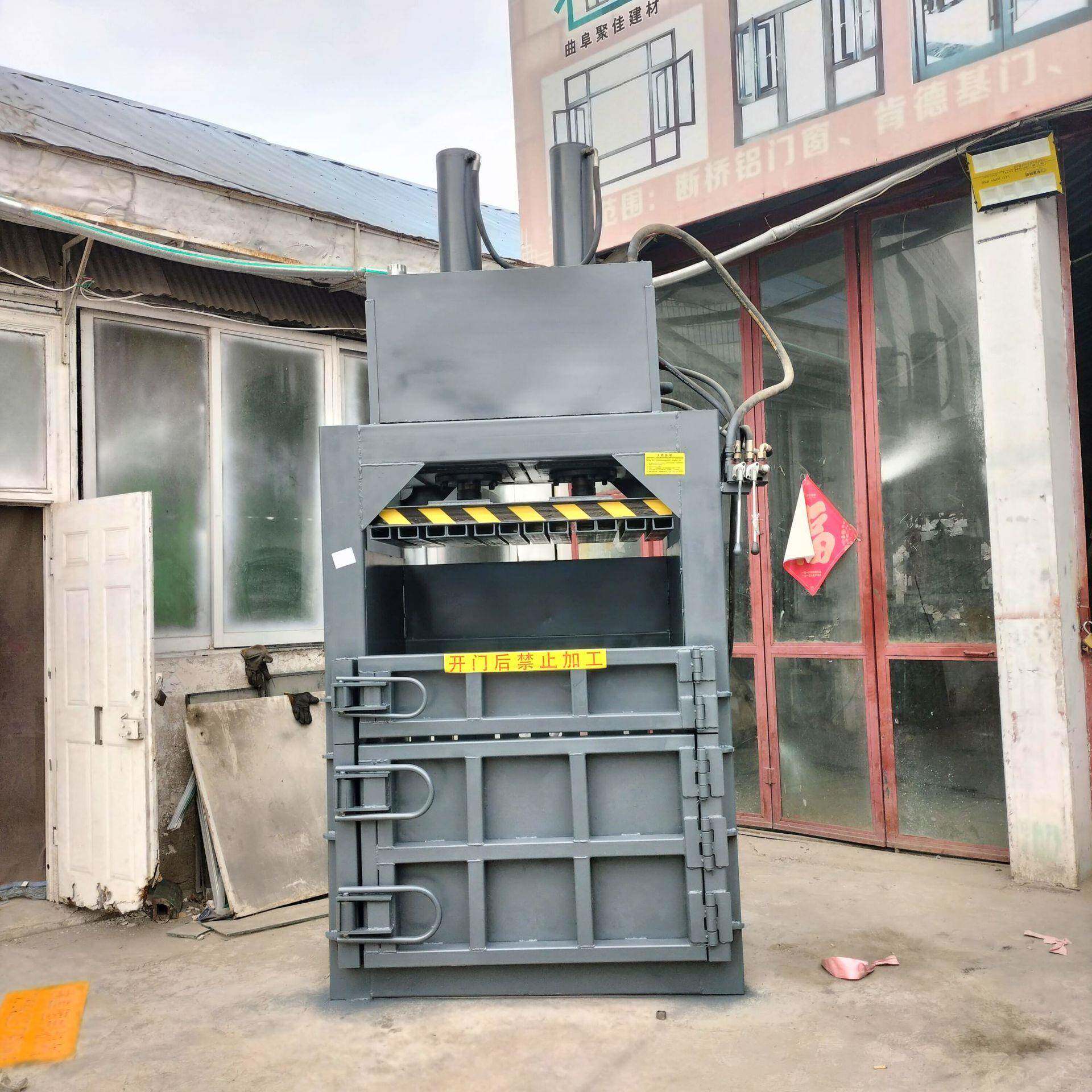 纸板饮料瓶自动上料压缩机垃圾废纸节省人工液压打包机铁桶压瘪